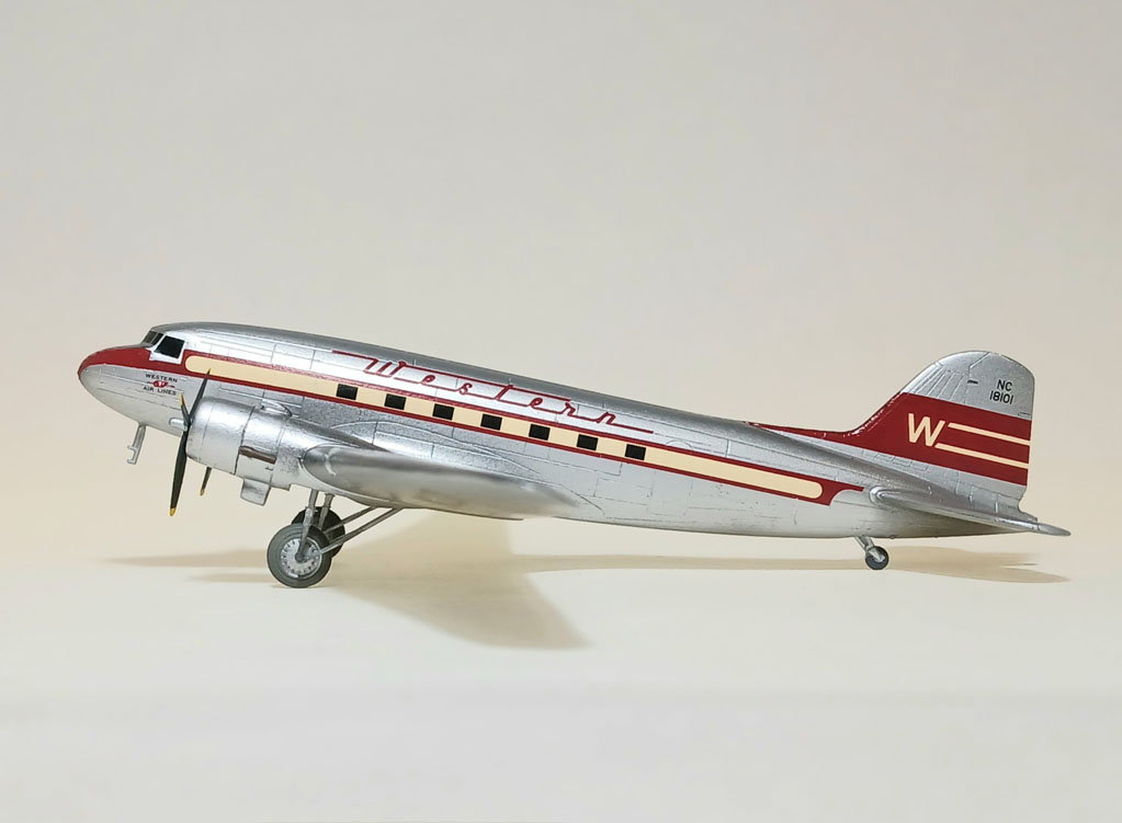 DC-3 Western Airlines (Minicraft 1/144)
