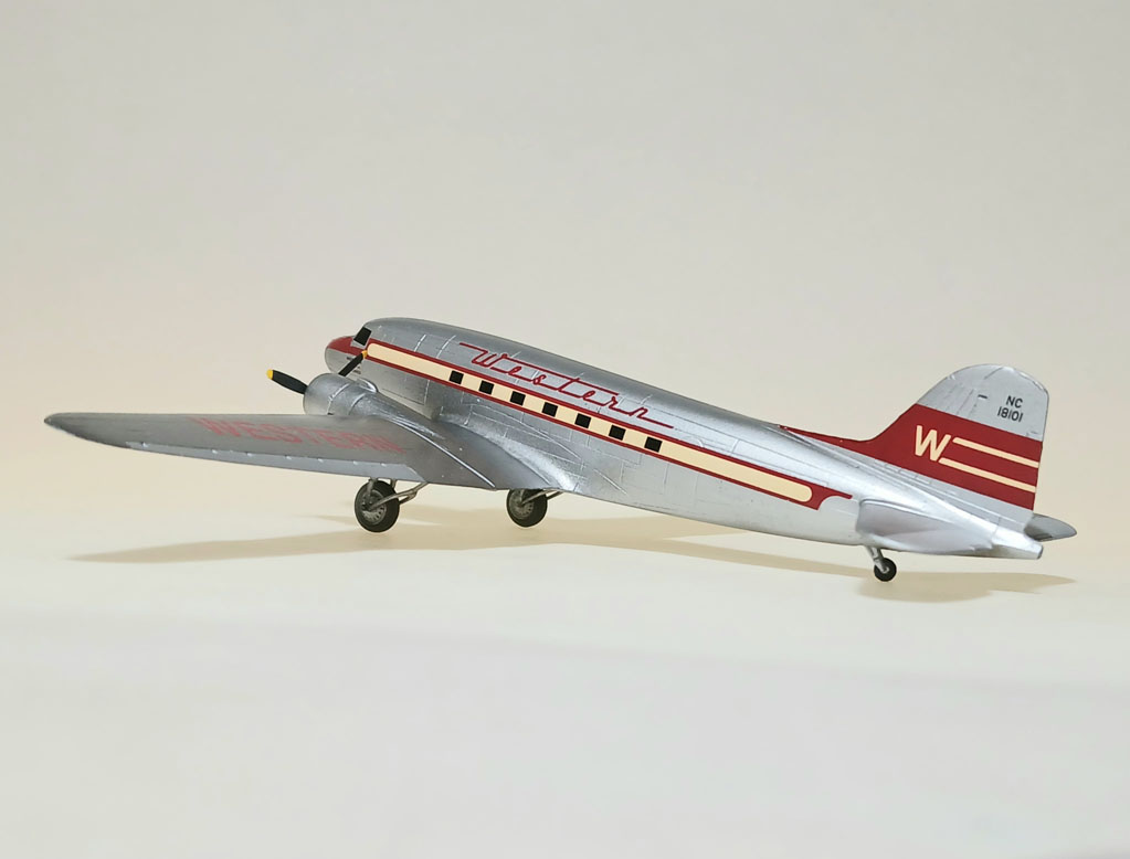 DC-3 Western Airlines (Minicraft 1/144)
